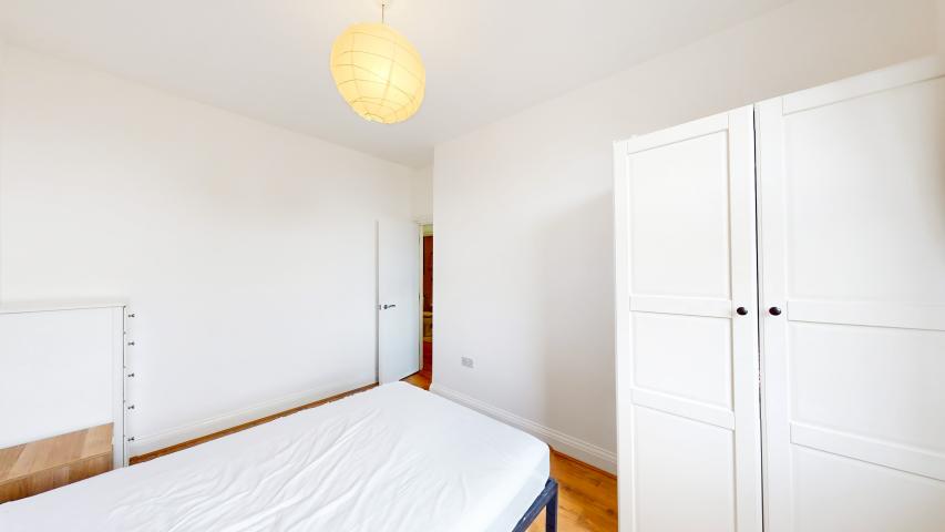 			2 Bedroom, 1 bath, 1 reception Flat			 Cricklewood Broadway, Cricklewood